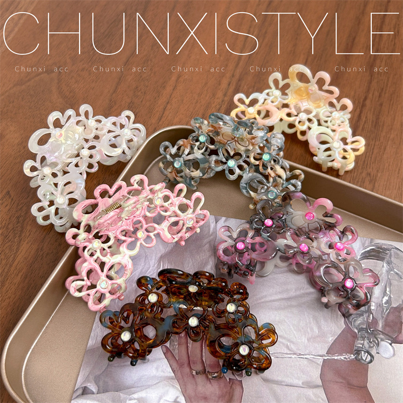 Korean acetate textured hollowed-out garland rhinestone hairpin with a high-end look, a new hair accessory with a shark clip on the back of the head details Picture