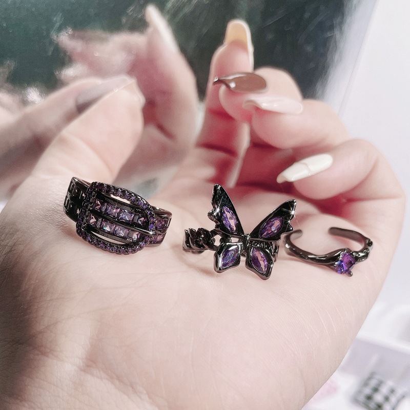 The dark belt buckle purple diamond butterfly opening ring with a niche design sense is a fashionable, unique, sweet, cool and exquisite ring for women Application Scenario