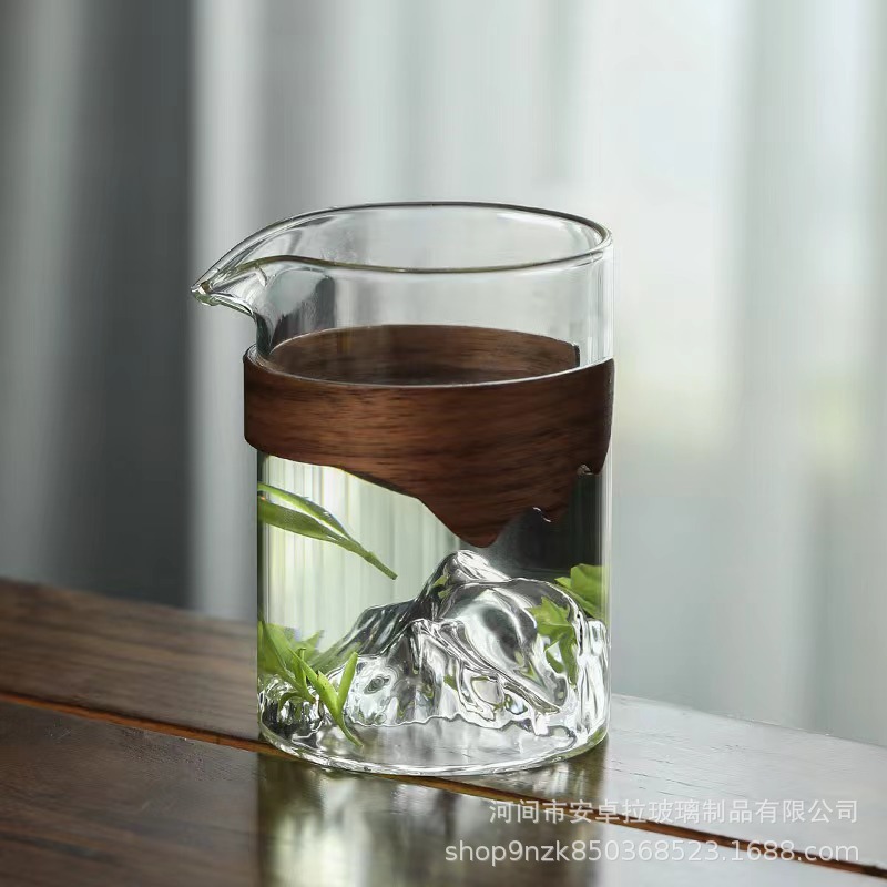 Large glass fair cup for viewing mountains, household anti-scald tea dispenser, thickened high borosilicate tea dispenser, public cup and tea strout set details Picture
