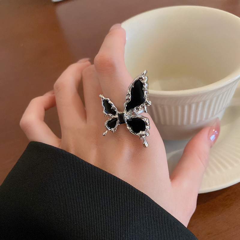 The black butterfly-shaped opening ring is a fashionable, individual, light luxury and high-end ring with a niche design. It is a new internet-famous jewelry Specification drawing