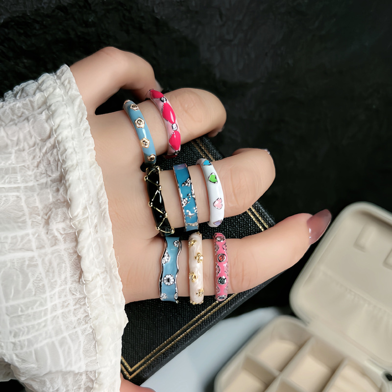A simple and elegant antique enamel drop glaze flower open ring for women with a heart, a small and trendy Instagne-layered versatile ring Specification drawing