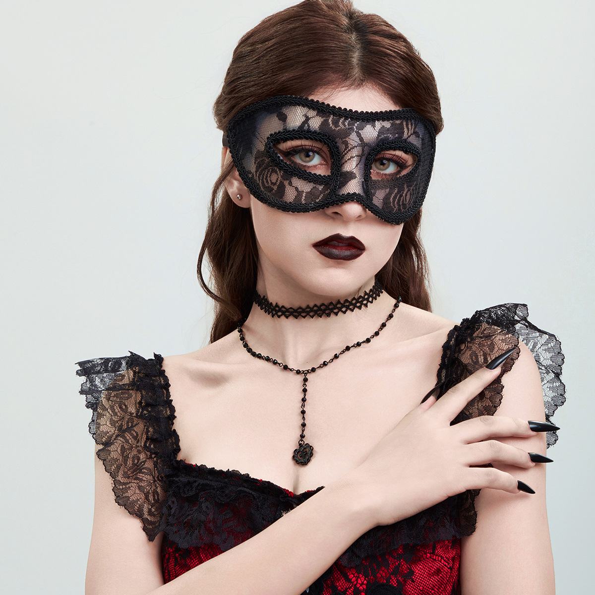 European and American cross-border accessories, personalized crystal beaded collarbone chain, Halloween party dark style multi-layer lace necklace full figure