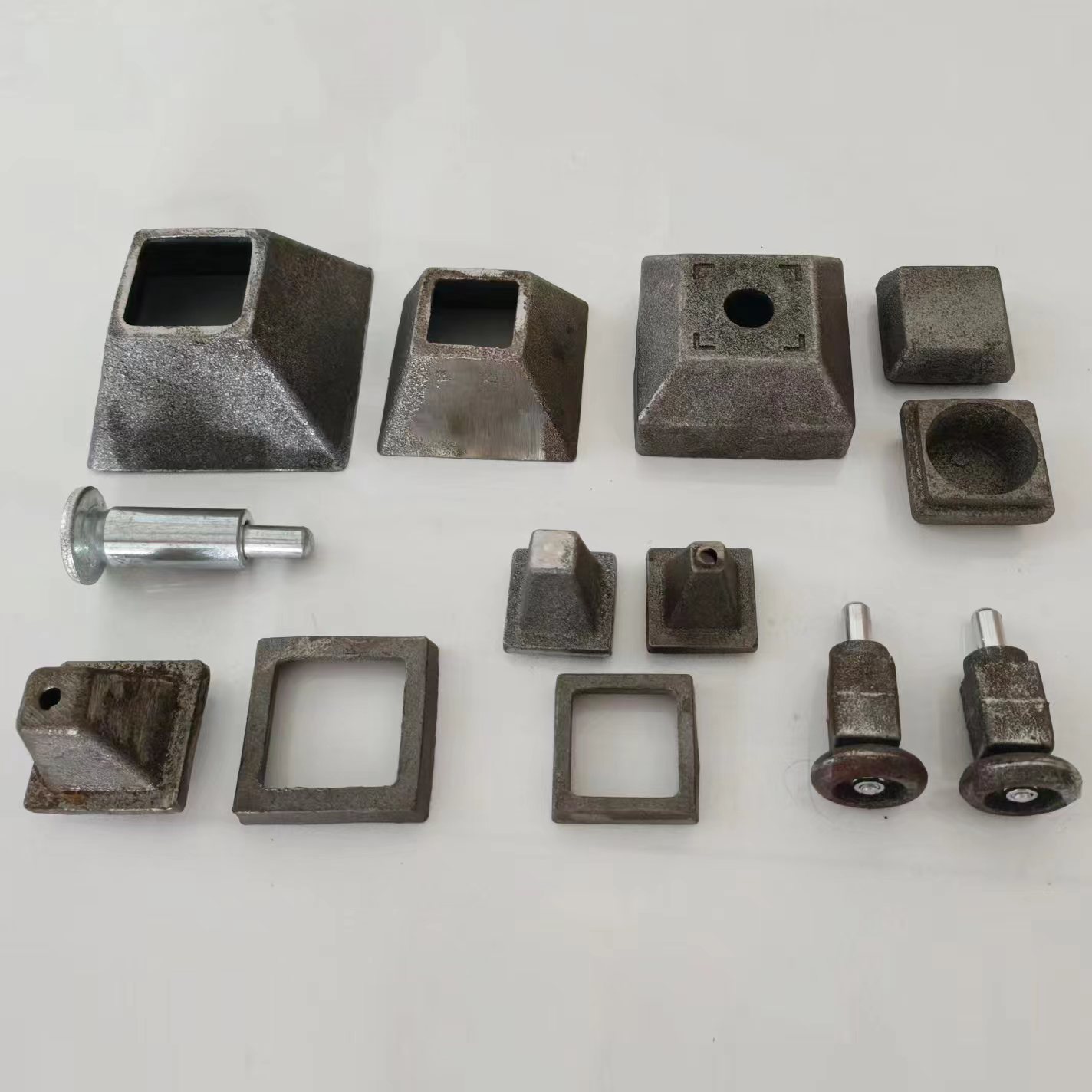 Metal shelves, cast steel conical stacking feet, bowls, square tubes, bottom feet, work position tools, spring pins, cast iron feet, cups, and ankles full figure