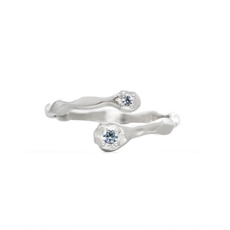 The ring is a niche design for women, featuring a cool and sophisticated style on Instagram. It is made of sea blue zircon and is simple, individual and versatile. It is an open-top food ring Item Picture