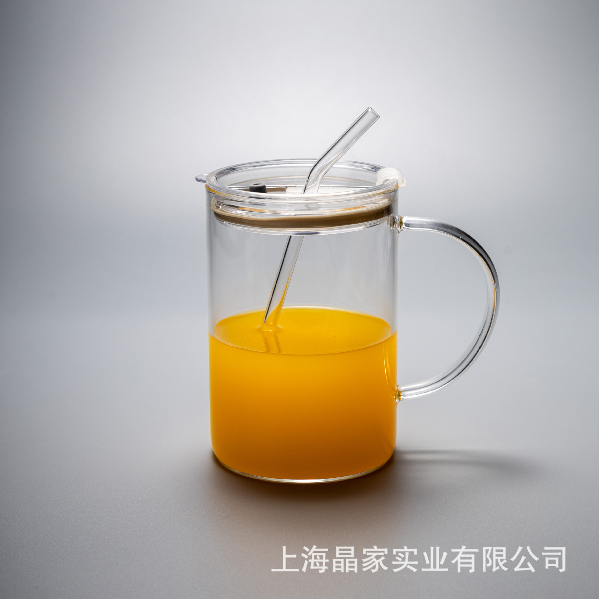 High boron glass cup with graduated straw cup, large capacity, creative handle cup, can be heated in microwave oven, wholesale with LOGO printing Application Scenario