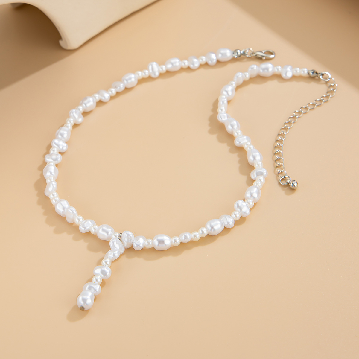 European and American cross-border jewelry, Baroque irregular-shaped bean-shaped pearl string necklace, niche irregular commuter collarbone chain Application Scenario