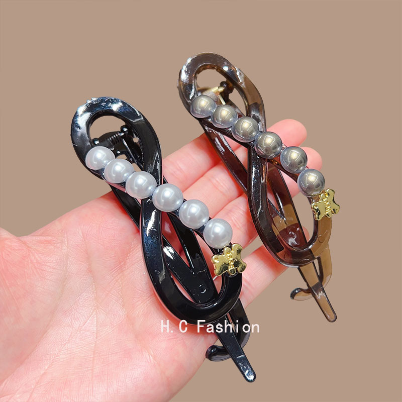 The Little bear Zhu Zhu Twist clip at the back of the head doesn't hurt the hair. It's a hairpin with a straight clip. It's a high-end and elegant clip for children details Picture