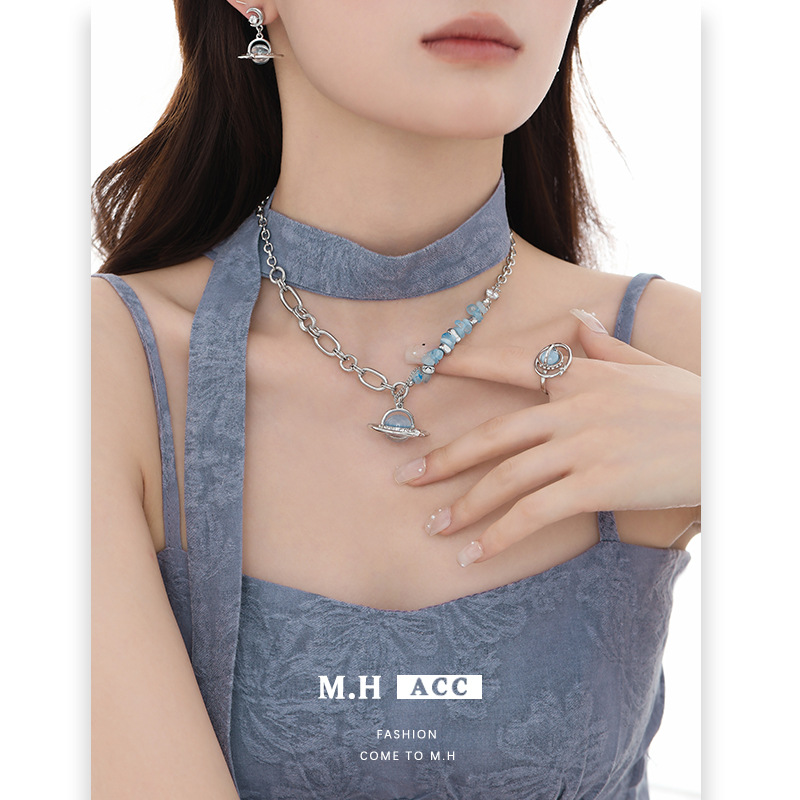 The "Planet Encircled Necklace" is made of natural stones for women, featuring a fashionable and high-end design. It is an original and simple, versatile, and niche collarbone chain Specification drawing
