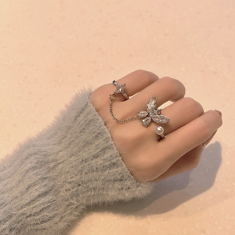 A high-end butterfly zircon chain open ring for women, a niche, fashionable, individual, light luxury and exquisite ins ring full figure