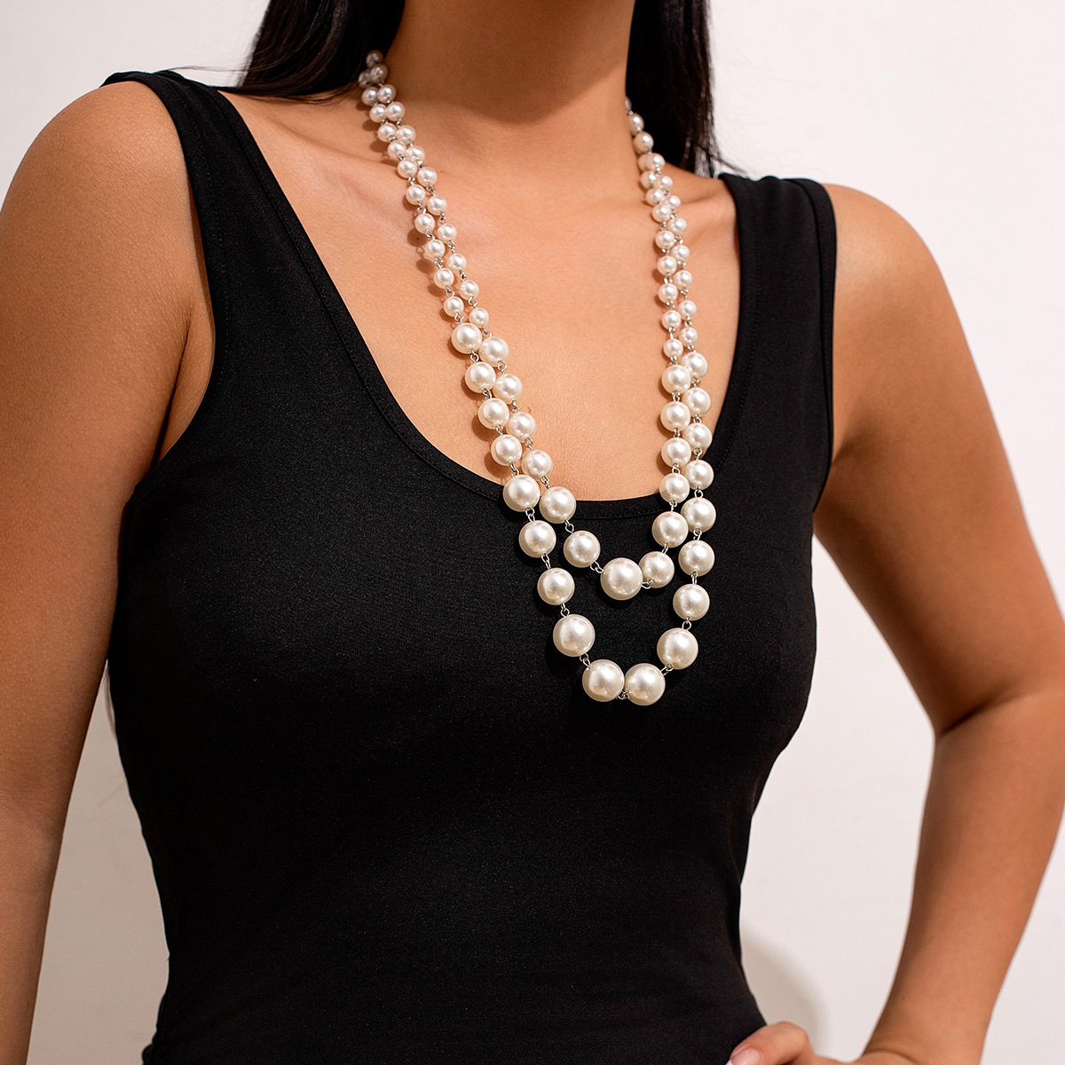 European and American cross-border jewelry, fashionable pearl overlapping collarbone chain, high-end tassel round bead multi-layer necklace set details Picture