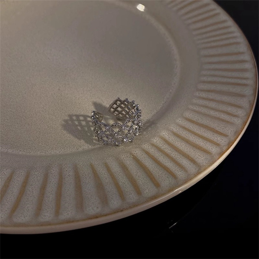 Lace hollowed-out diamond-shaped zircon ring for women, a light luxury, niche and high-end index finger ring, a cold style and fashionable open ring Application Scenario