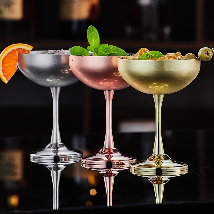 Stainless steel cocktail glasses, ice cream glasses, creative metal highball glasses, bar and restaurant Martini glasses, margarita glasses full figure