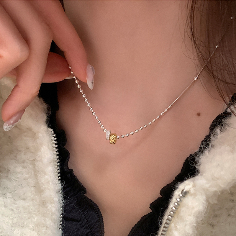 This is a simple, individual, fashionable and elegant women's necklace and collarbone chain with gold and silver contrasting colors full figure