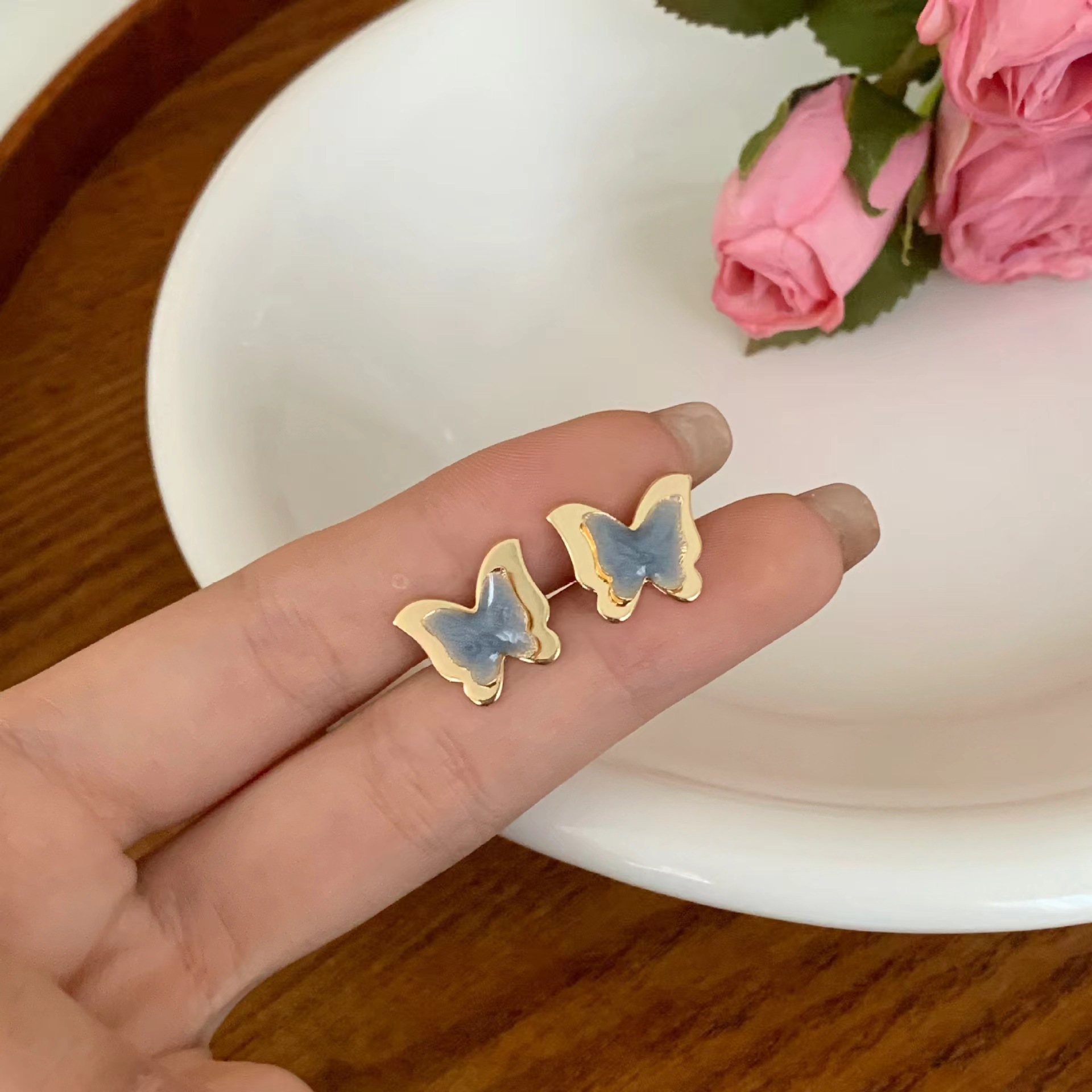 Dance on the heart bar ~ins retro 3D blue butterfly mosquito repellent coil ear clips, stylish and versatile, no ear piercing earrings for women full figure
