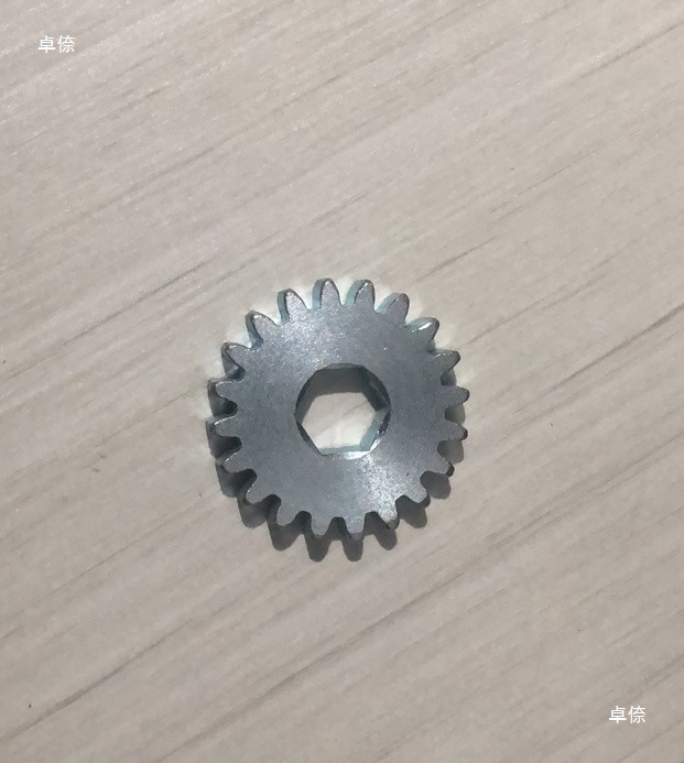 The 26-tooth gear of the fertilizer box transmission sprocket of the corn planter is welded to a 20-tooth sprocket details Picture