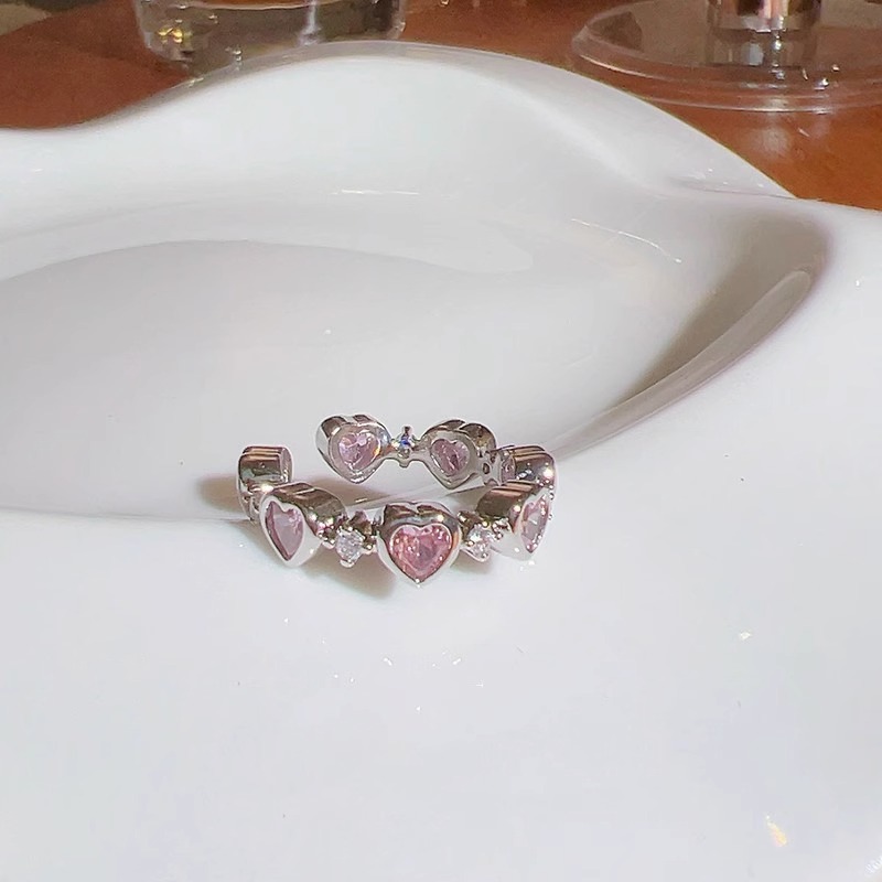 Sweet and cool style pink diamond heart-shaped open-top ring, a niche design for women, an Instagram cold style fashionable and individual index finger ring Application Scenario