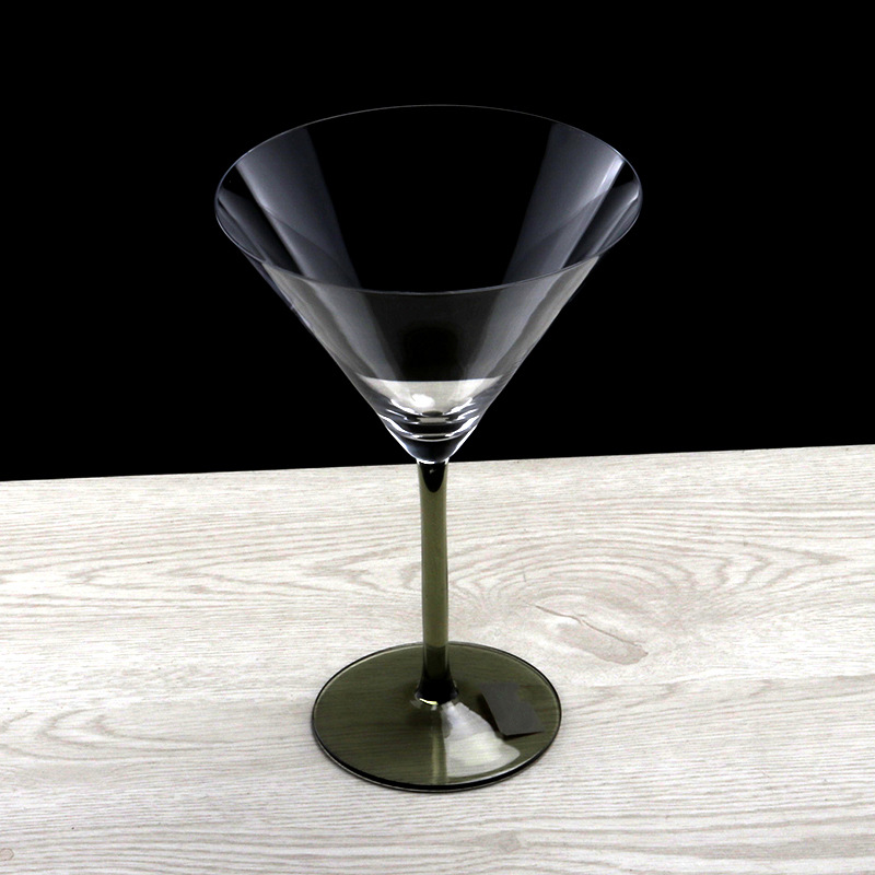 Hand-blown ash-colored high-legged Martini Martini Martini cocktail glasses in stock, supporting LOGO full figure