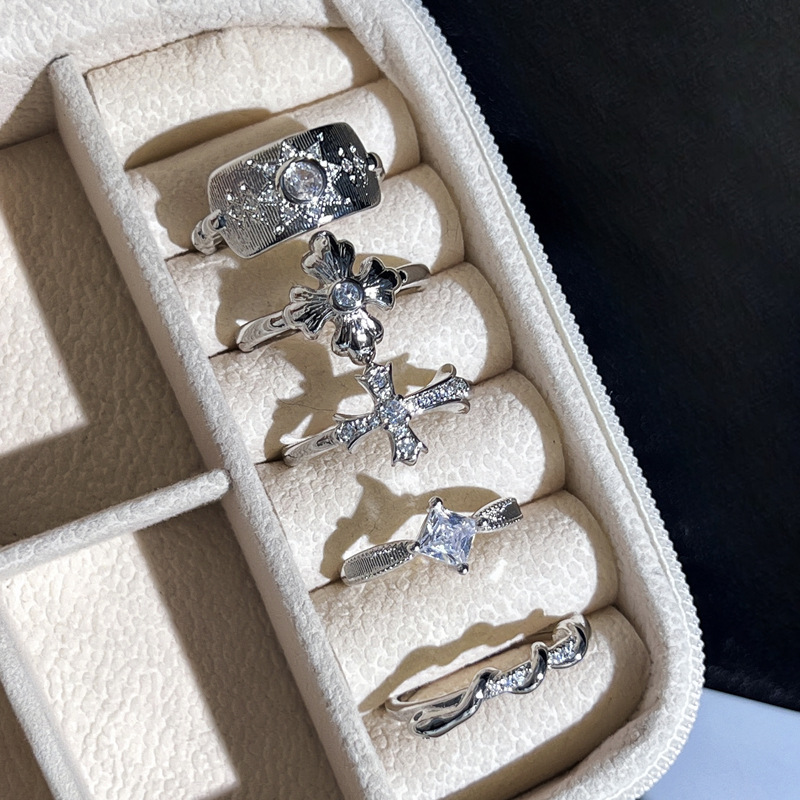 A simple and fashionable iris cross open ring with a cold and elegant style for women, exuding a sense of luxury and sophistication. It's a niche index finger ring Application Scenario