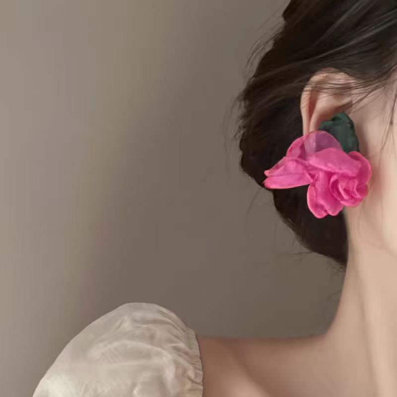 Let's go on vacation! The atmosphere chiffon contrasting color flower stud earrings are a new Korean-style style earring for women, a niche Instagram ear details Picture