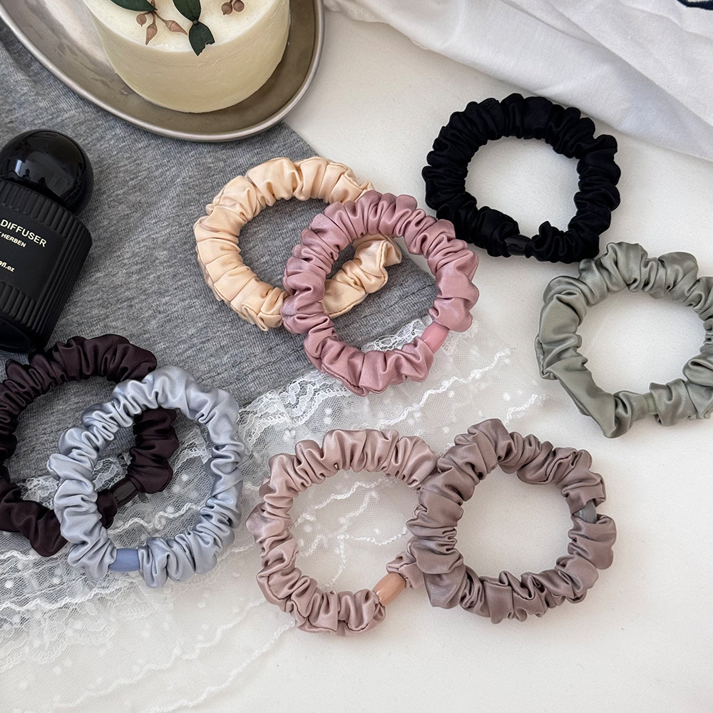 High-end, fresh, pleated satin texture, small intestine hair band, new fashionable and stylish hair tie, ponytail leather band full figure