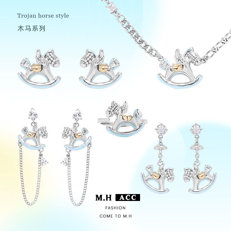 Exquisite and compact wooden Horse earrings with a light luxury and high-end feel, new summer niche earrings, original and personalized trend earrings for women full figure