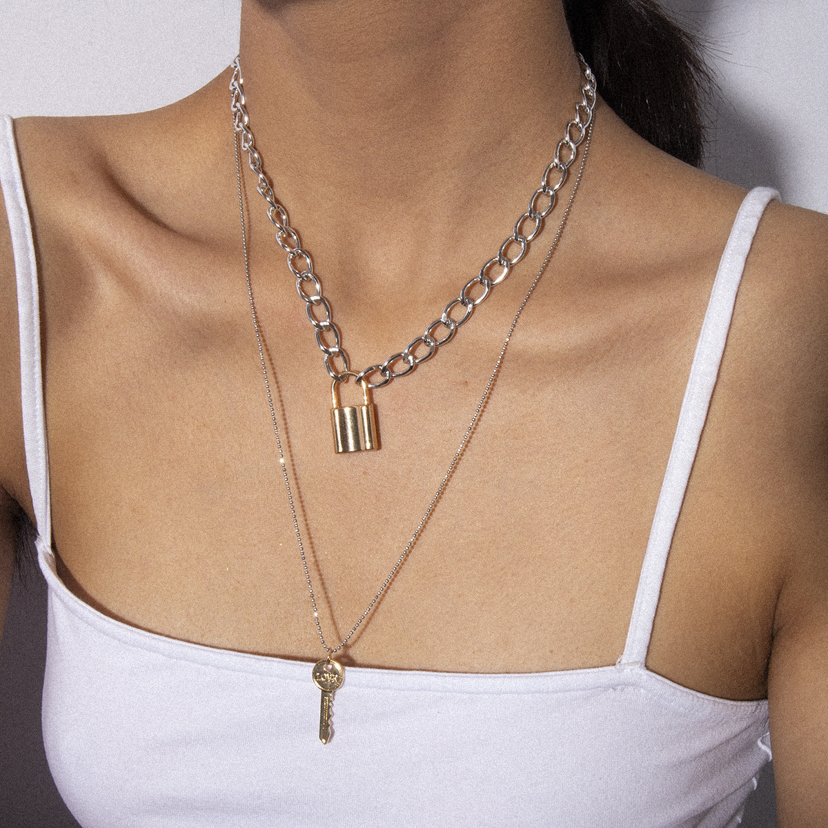 European and American cross-border jewelry, creative and fashionable geometric elements, versatile necklaces, retro key lock-shaped pendants, necklaces for women Specification drawing
