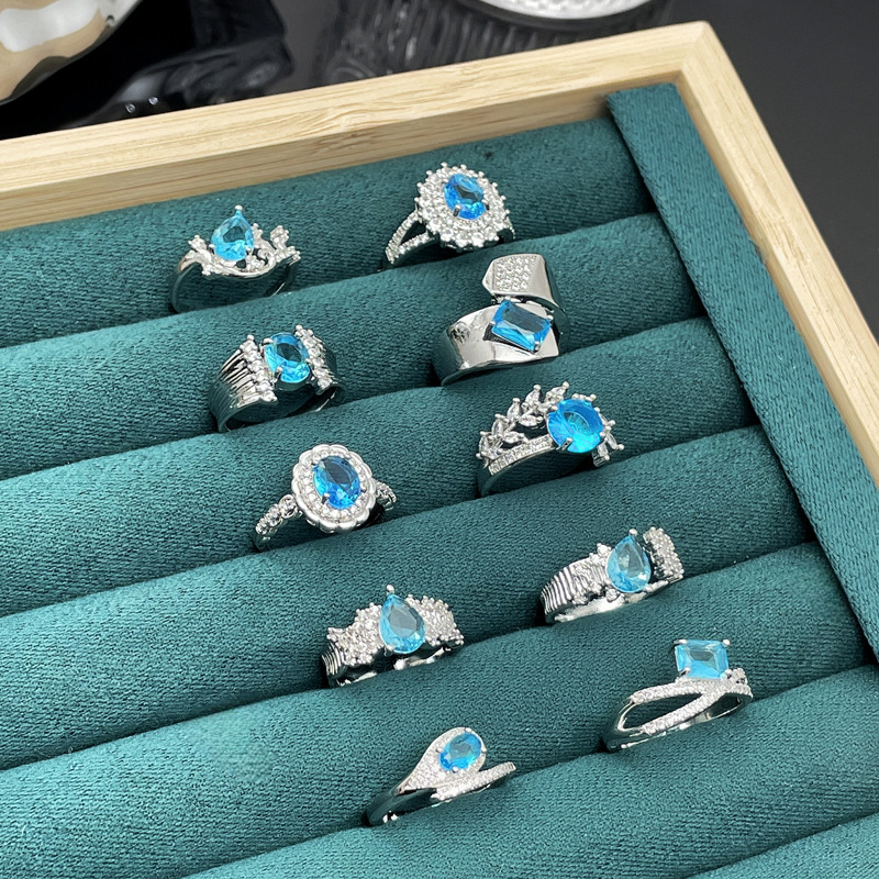 A niche aquamarine zircon light luxury individual temperament open ring for women on Instagram, with a cold style and exquisite fashion ring trend Application Scenario