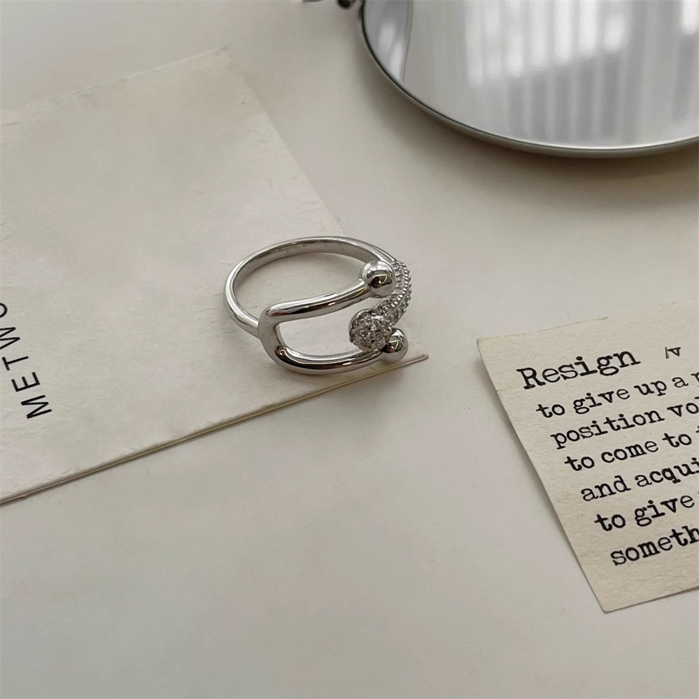 A unique and niche horseshoe buckle diamond ring for women with a high-end design sense, an open zircon index finger ring, a heavy and light luxury ring Item Picture