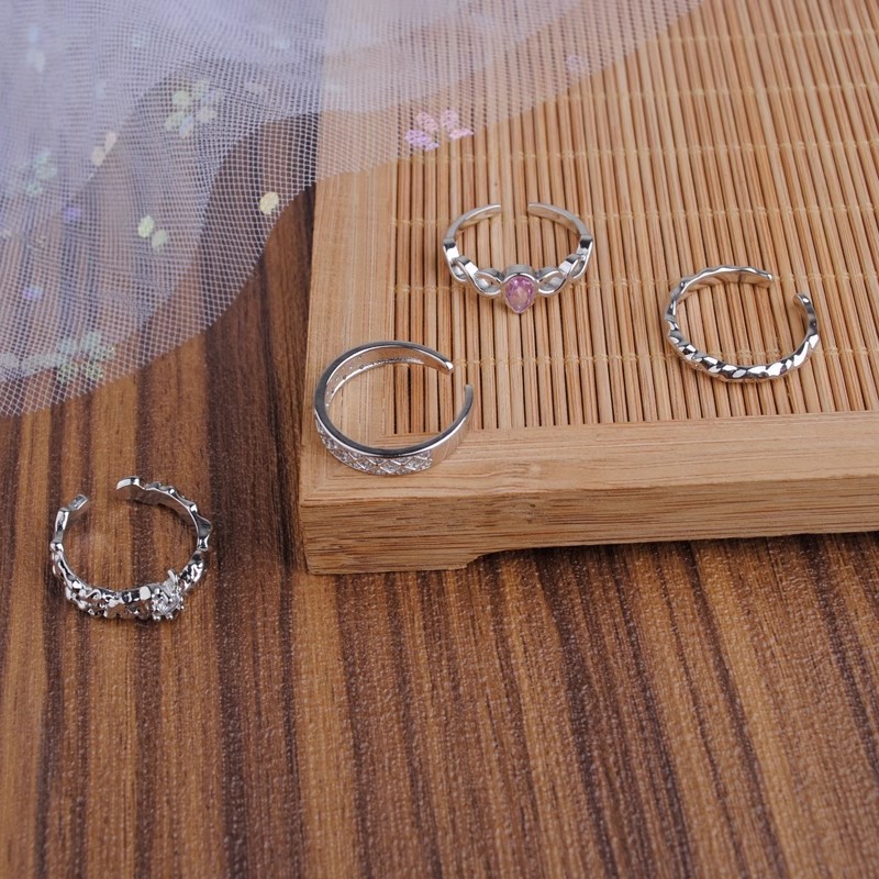 The new diamond-patterned open ring for women is fashionable and individual, set with zircon, exuding a light luxury and cool style, and is a popular food ring Specification drawing
