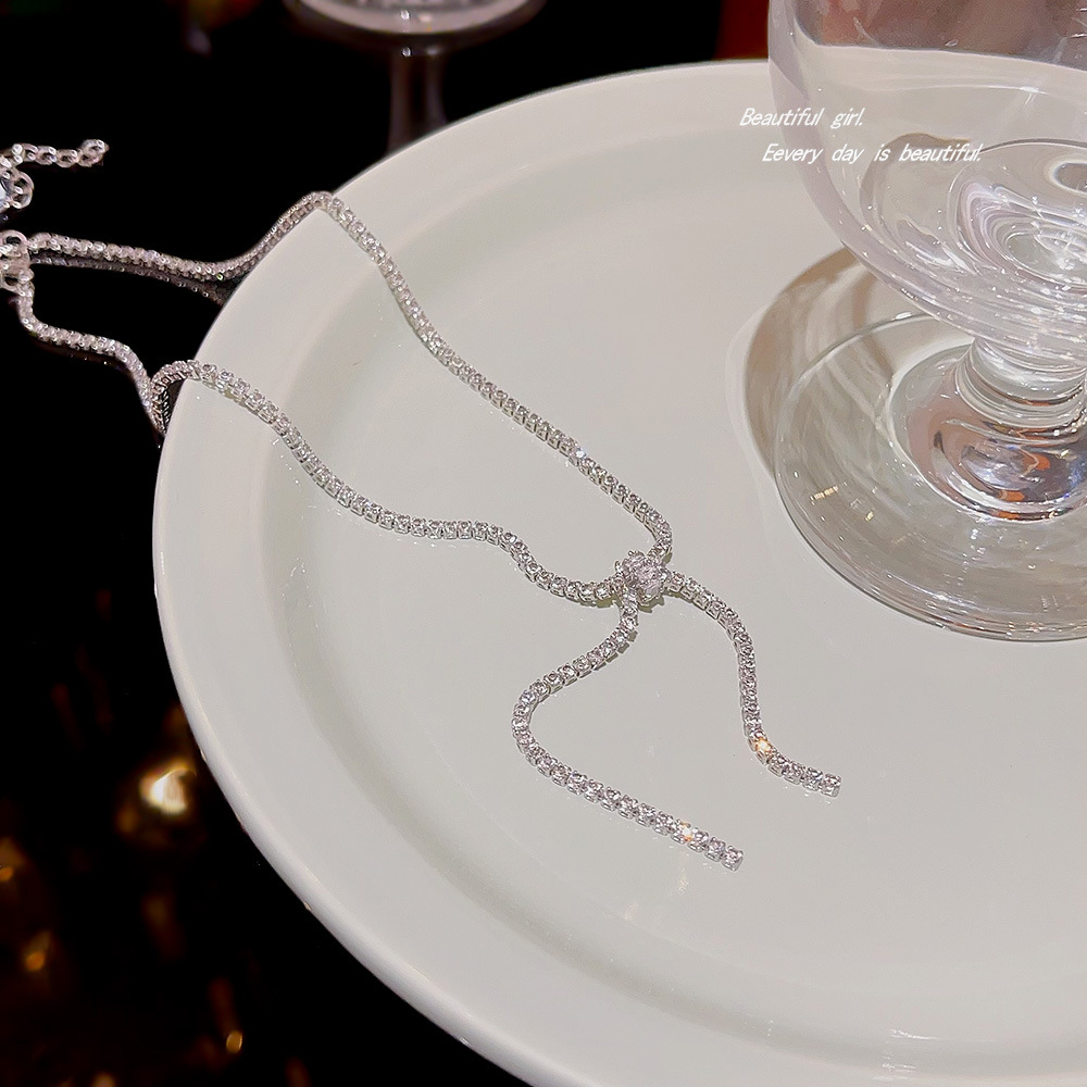 European and American fashion diamond-encrusted bow necklace for women, exaggerated and individualistic neckchain, elegant and light luxury, full diamonds, super dazzling, internet-famous necklace full figure