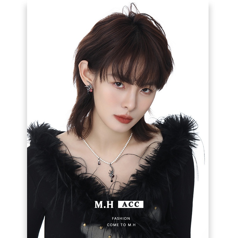 Original design dark style bat wing series, light luxury, high-end, sweet and cool punk style necklace, earrings and accessories for women Specification drawing