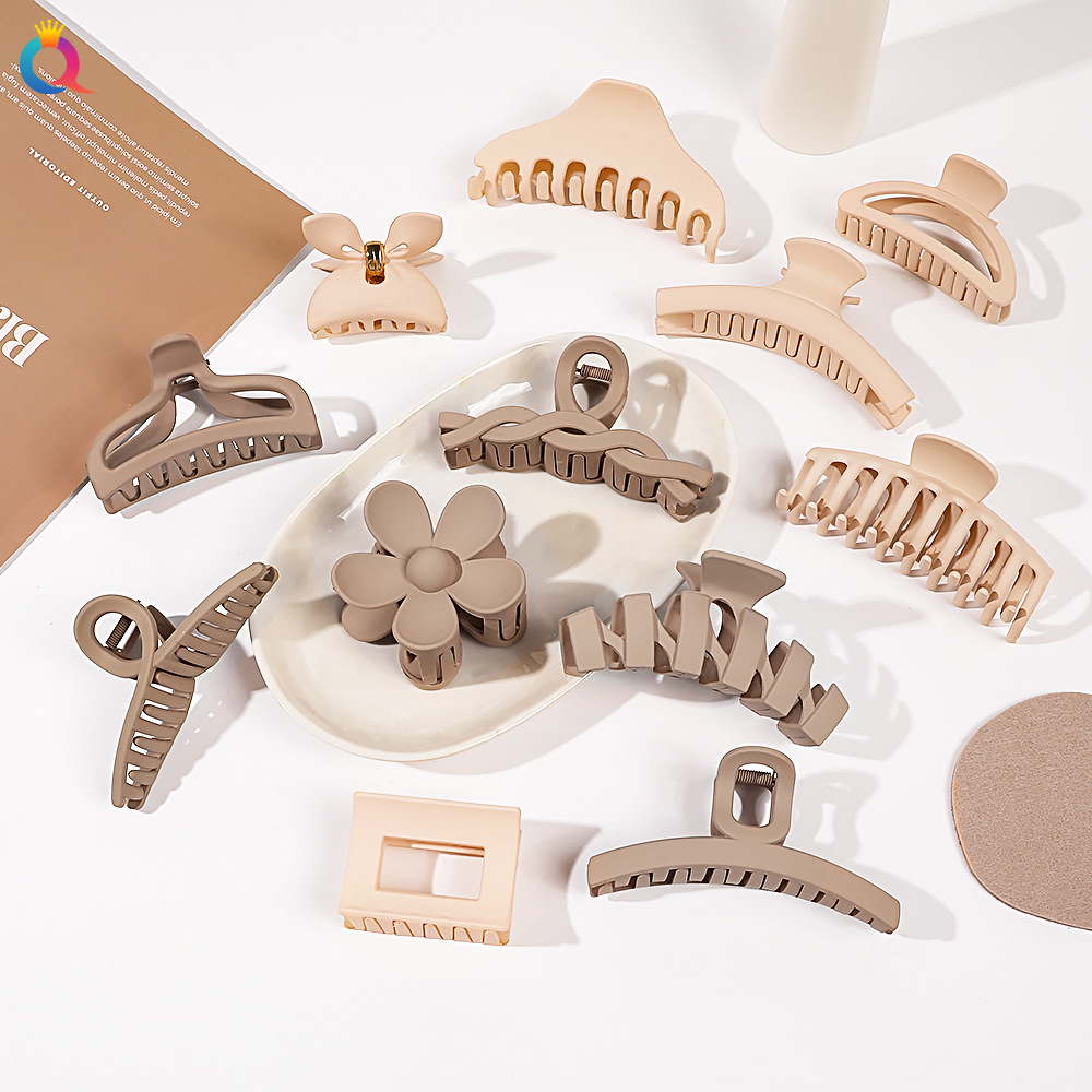 Qiyue Korean-style hair accessories, coffee-colored shark clips, matte hair clips, fashionable clips, updo hair grabbers, hot-selling accessories in Yiwu details Picture