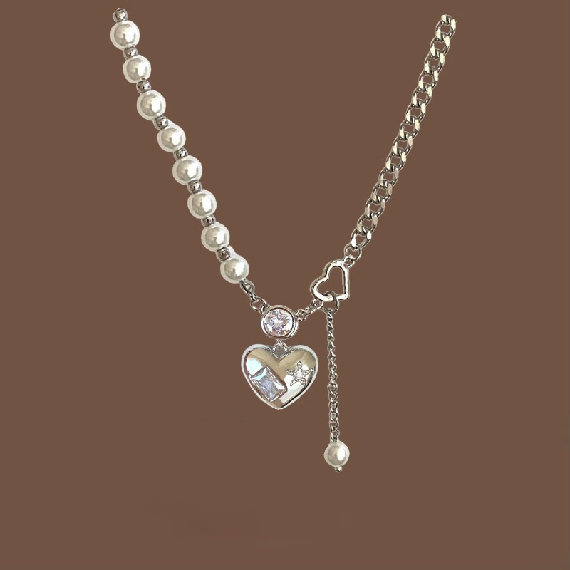 "Downton Princess" light luxury style, versatile heart-shaped pearl necklace, niche design sense collarbone chain necklace full figure