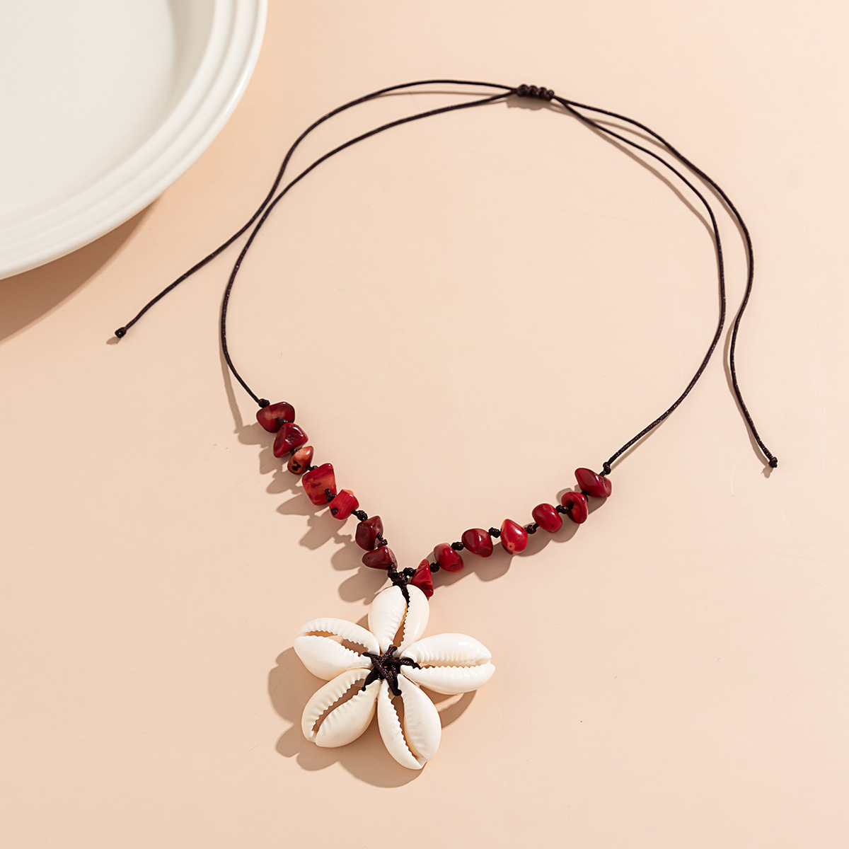 European and American cross-border jewelry, ethnic style beaded hand-woven necklaces, simple shell, crushed stone and flower retro necklaces details Picture