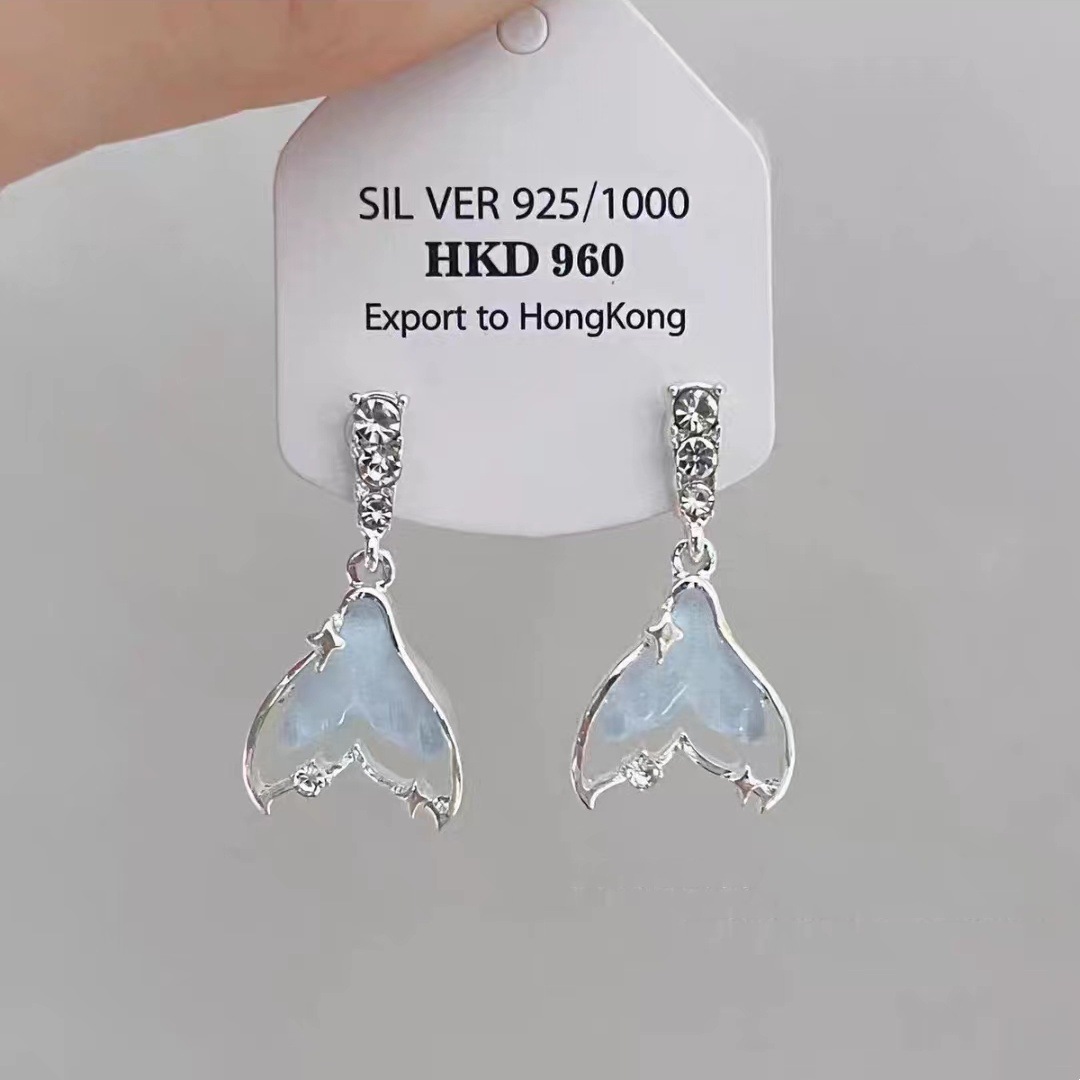 Sparkling diamond fishtail stud earrings, a unique and niche design for women, a new bestseller in 2025, high-end earrings Specification drawing
