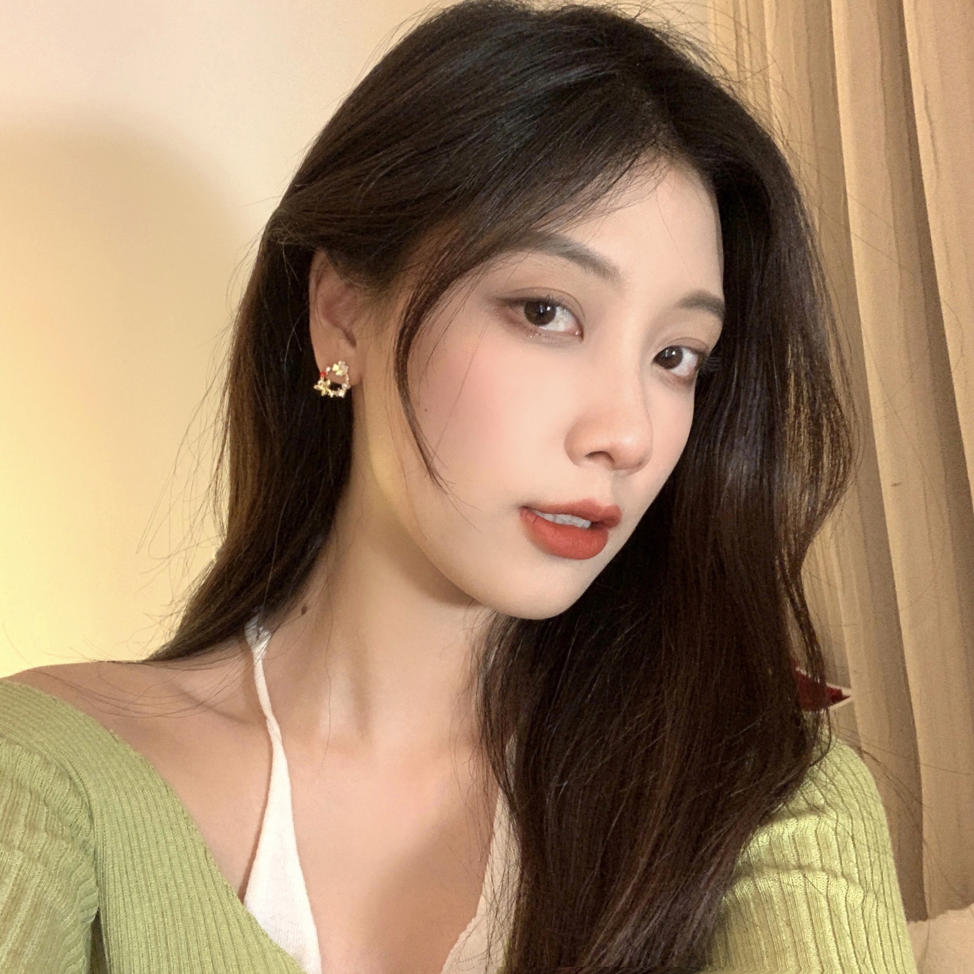 S925 Silver Needle light Luxury, fresh and delicate flower ear studs, a niche female with an ethereal charm, the same style of earrings and earrings as Internet celebrities Application Scenario