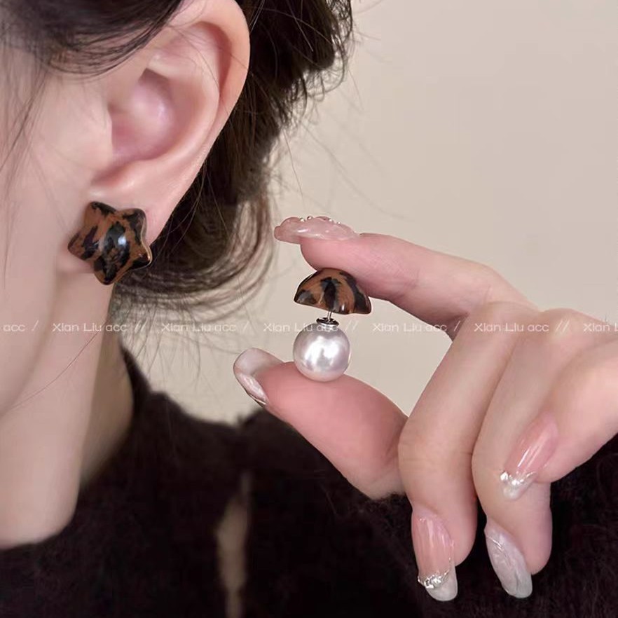 The new Maillard leopard print five-pointed star stud earrings for autumn and winter, paired front and back, are the best-selling earrings of 2025 full figure