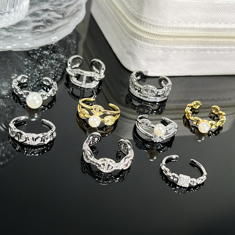 A light luxury and niche design sense double-layer pig nose hollowed-out opening ring, a high-end women's style, an ins simple and versatile ring Specification drawing