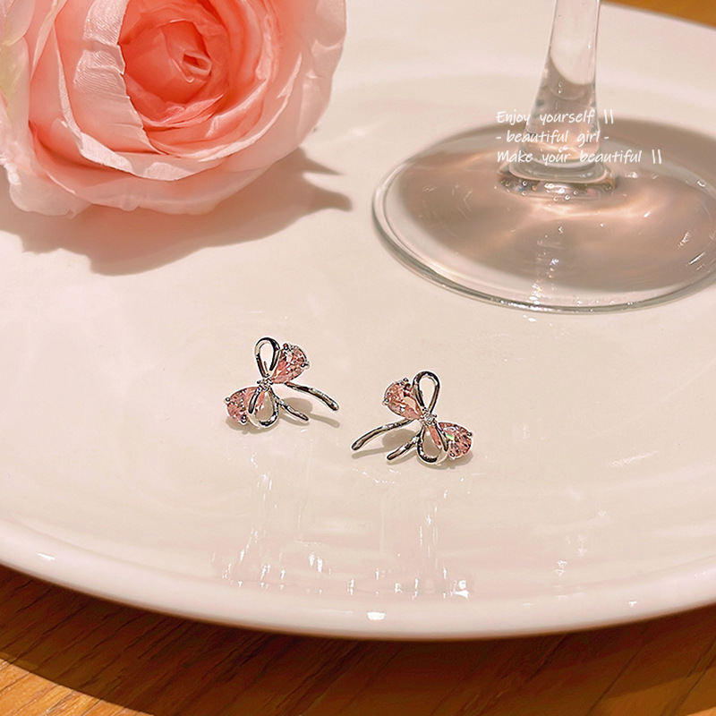 925 Silver Needle Super Sparkling pink Zircon bow earrings, a trendy and high-end design accessory for women on Instagram, a popular online celebrity Application Scenario