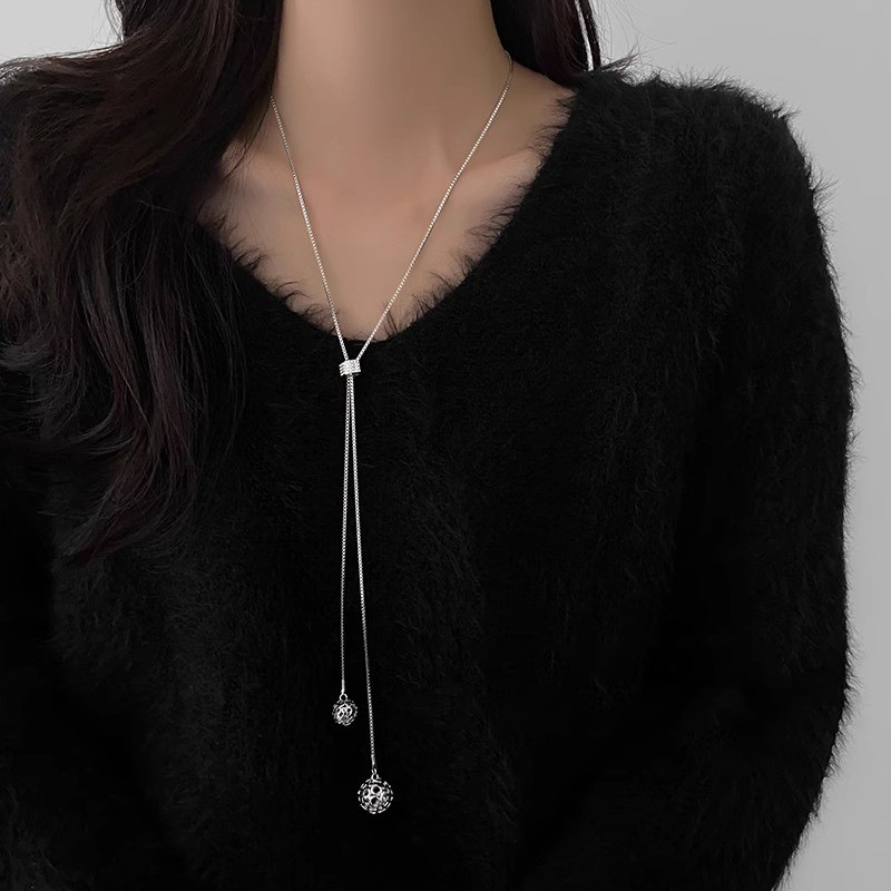 Linglong Dice, light luxury style, pull-out adjustable long necklace, women's autumn and winter style sweater chain, collarbone chain full figure