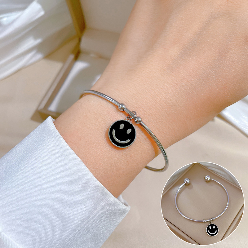 【 All-titanium Steel 】 European and American INS style light luxury titanium steel bracelet, minimalist cross-border mother-of-pearl smiling stainless steel jewelry Specification drawing
