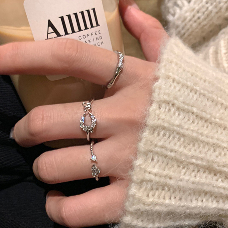 Exquisite and simple heart-shaped moon butterfly opening ring, a unique design for women with a high-end feel, a new and personalized index finger tail ring details Picture