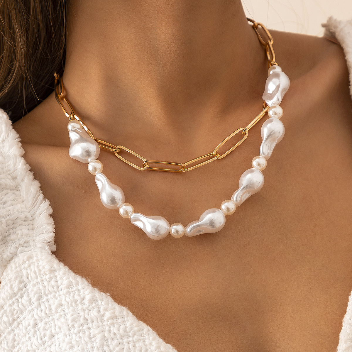 Simple and elegant, irregular-shaped imitation pearl necklace, cold style, multi-layer chain necklace, European and American cross-border snow soft jewelry full figure
