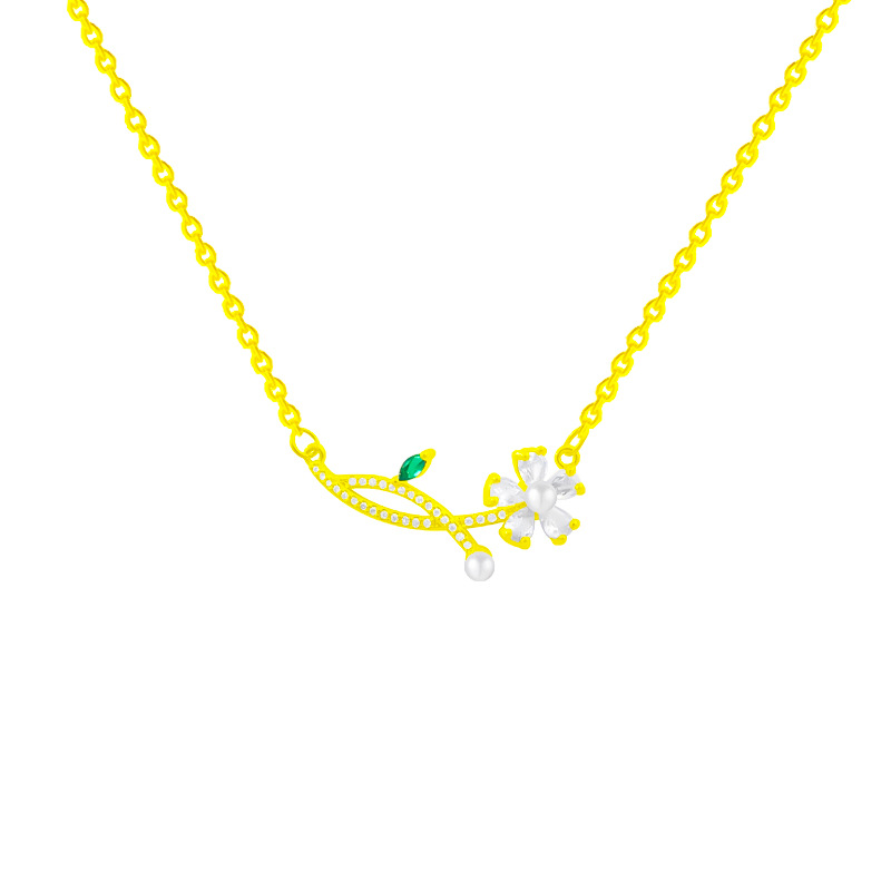 Wholesale of Korean-style fresh and delicate petal necklace accessories with a high-end feminine touch, versatile and niche pearl collarbone chain pendant accessories Item Picture