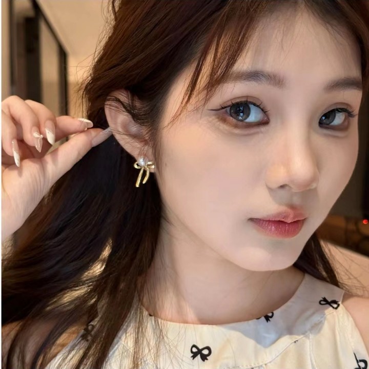 A trendy and high-end look, two pairs of bow pearl stud earrings, Korean style, light luxury, sweet and elegant, niche earrings and earrings for women details Picture