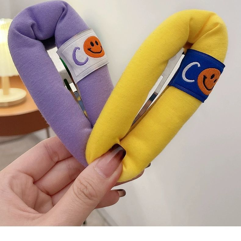 Bubble sponge hair clips, cute smiling face emoji hair clips, bb clips, large side clips, face wash bangs clips, hair accessories Application Scenario