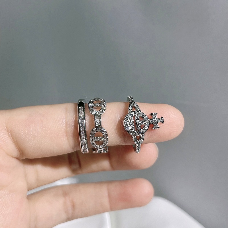 A light luxury and niche design, a double-layer pig nose hollowed-out opening ring, a star ball, a unique, ins, simple and versatile ring Application Scenario