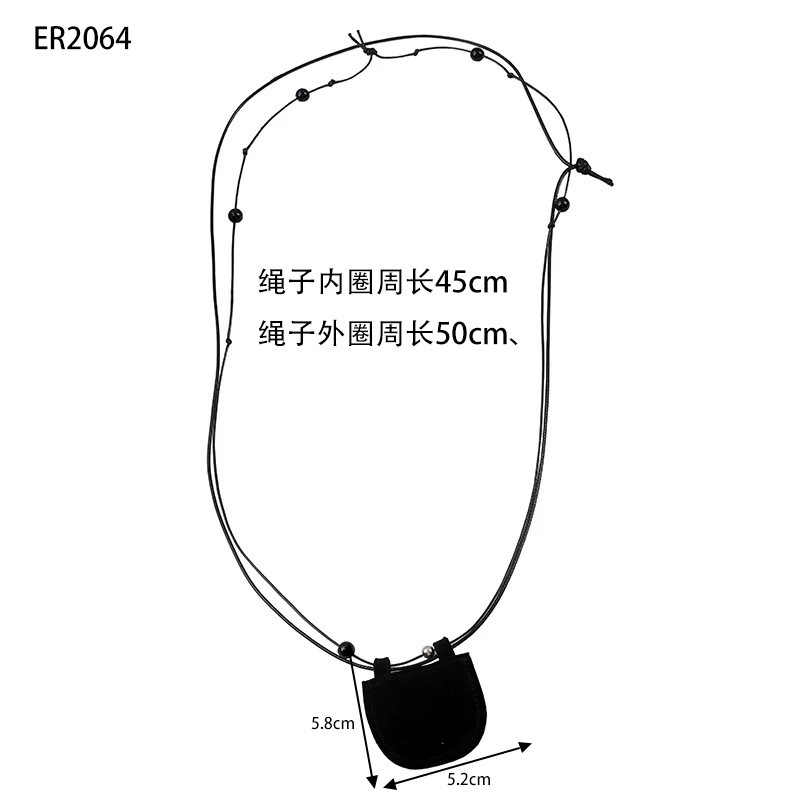The 2024 new mini crescent-shaped bag with adjustable necklaces and a fashionable design can be paired with necklaces and sweater chains Item Picture