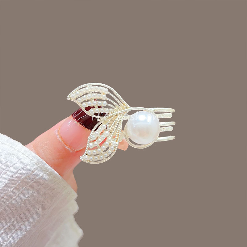 New beauty fishtail hair clip accessory with a high-end feel, pearl bangs clip, women's side clip, duckbill clip hair clip accessory Application Scenario