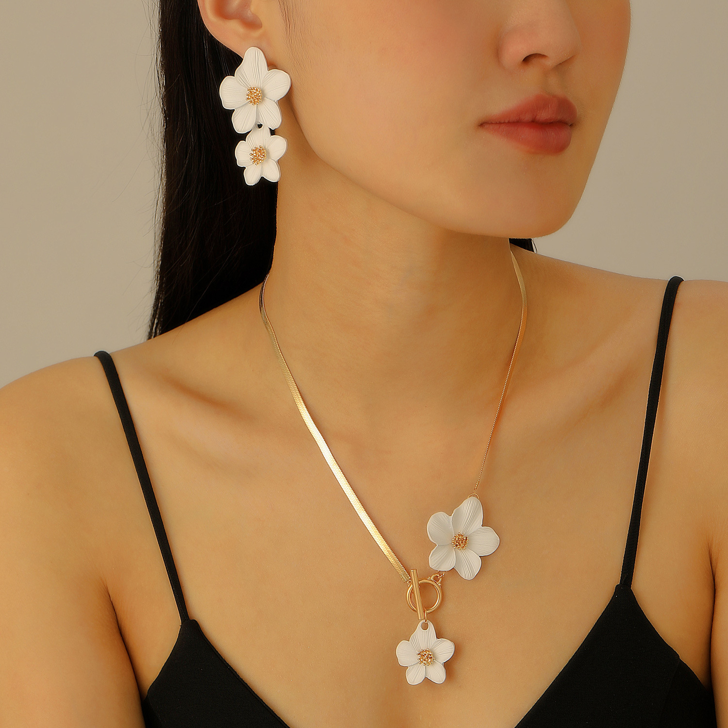 Cross-border foreign trade bestsellers: New Chinese-style national trend large flower necklace, stud earrings, anklets, women's spray-painted flower pendant jewelry set full figure